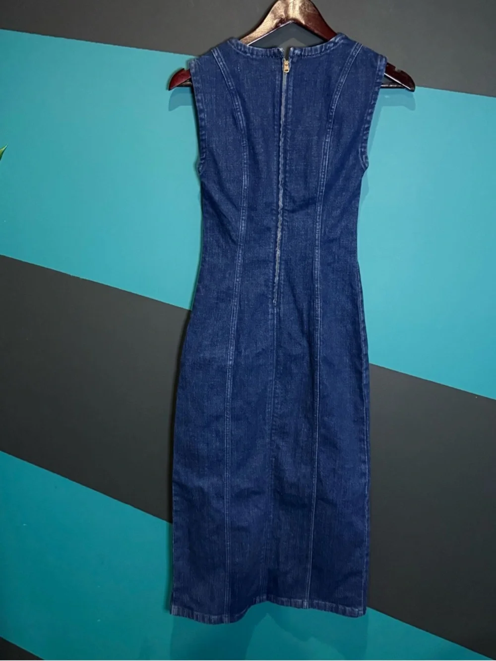 Abercrombie & Fitch Sleeveless Denim Midi Dress in Light DarBlue with Front Slit - Picture 5 of 13